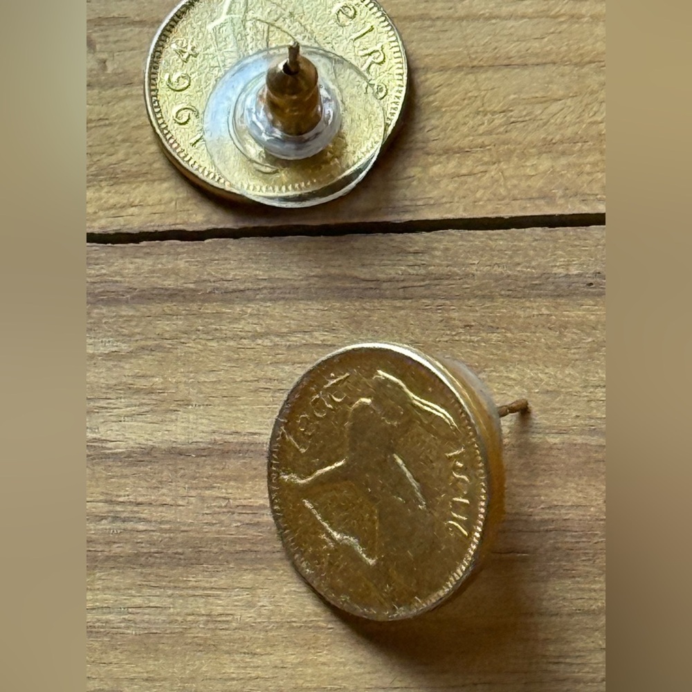 Vintage Irish Coin Stud Earrings ☘️ Lucky Hare / Rabbit 1964 Three Pence